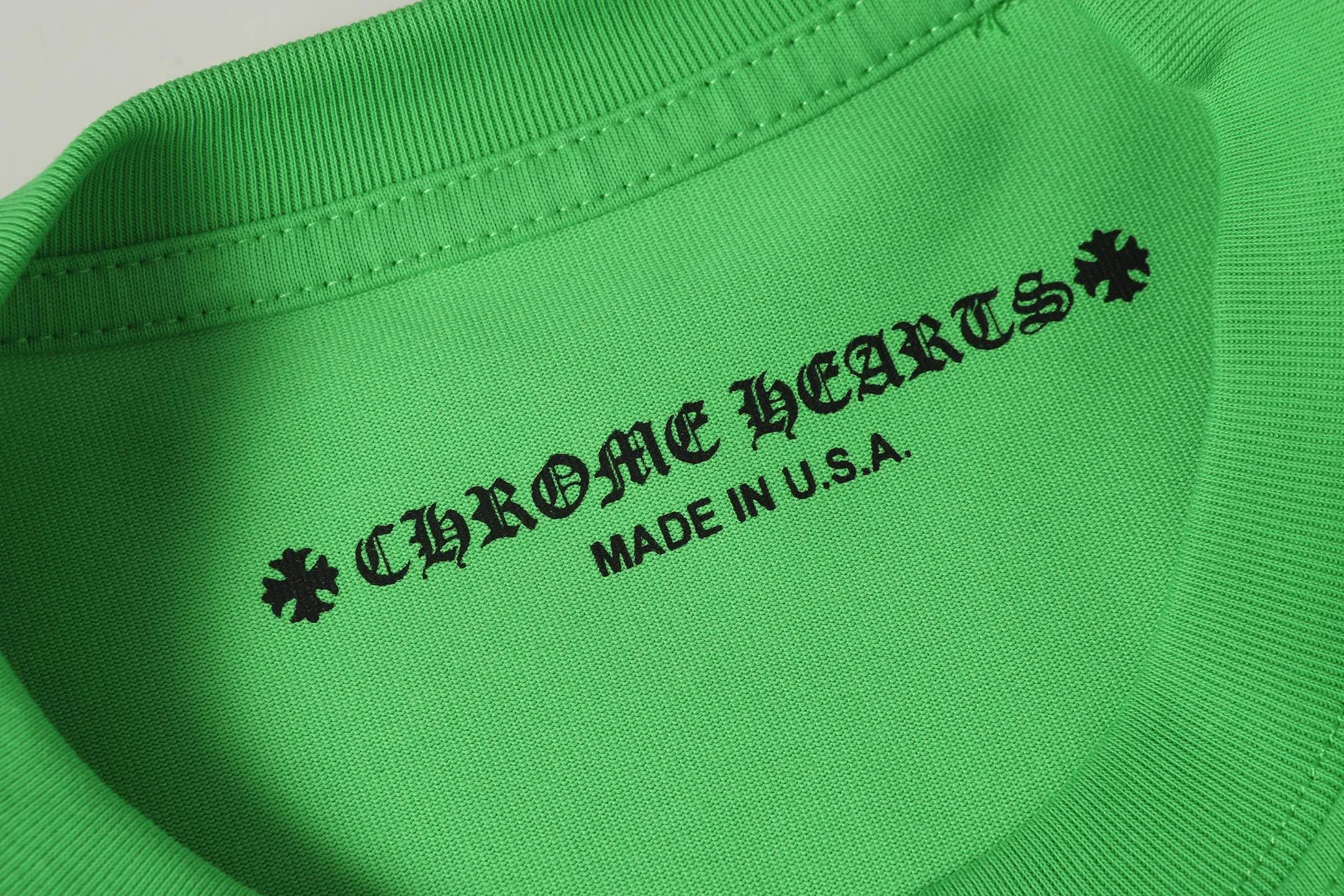 P160 Cross-border quantity model. If you pursue quality, please do not place an order - Chrome Hearts/Chrome Hearts Sanskrit color printed graffiti ✍️ Popular long-sleeved T-shirt - High weight, high density and high quality. The wool is soft, delicate and skin-friendly. It feels soft and silky. It has excellent warmth and skin-friendly properties. - Customized weaving and dyeing. No color difference. No matter the fabric or workmanship details, it beats the ordinary version on the market. -Colour: green -Size: S M L XL